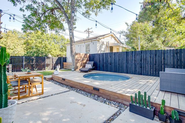 2901 Willing Avenue, Fort Worth, TX 76110