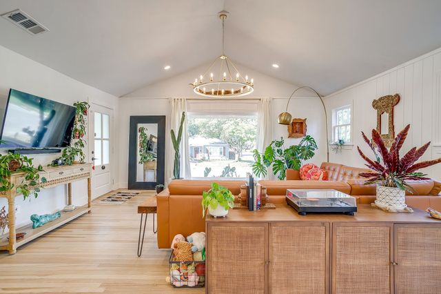 2901 Willing Avenue, Fort Worth, TX 76110