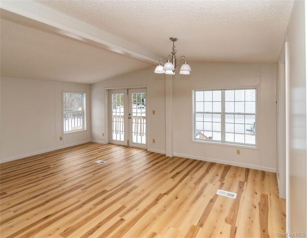 4 Lily Court, Highland Mills, NY 10930