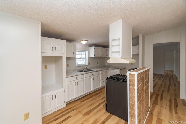 4 Lily Court, Highland Mills, NY 10930