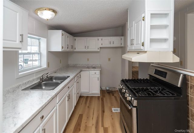 4 Lily Court, Highland Mills, NY 10930