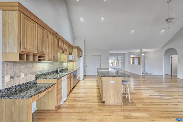 3 NUTWOOD CIR, Palmyra, VA 22963