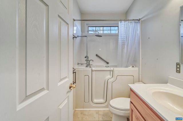 3 NUTWOOD CIR, Palmyra, VA 22963