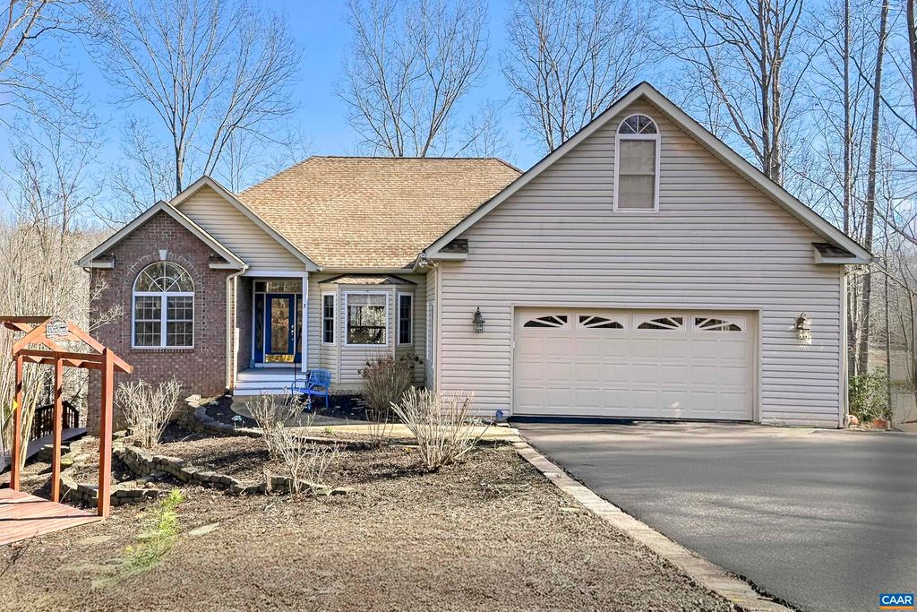 3 NUTWOOD CIR, Palmyra, VA 22963