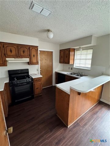 106 Sagemont Avenue, Victoria, TX 77904