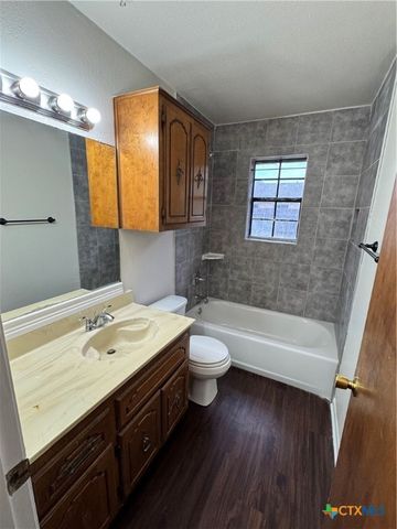 106 Sagemont Avenue, Victoria, TX 77904