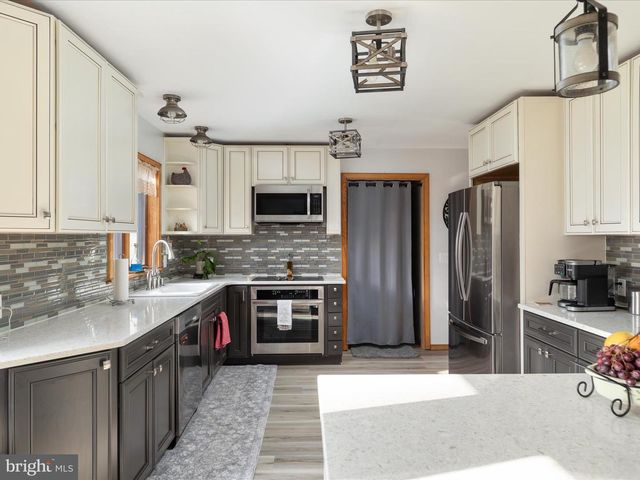 214 WALNUT DR, Clear Brook, VA 22624