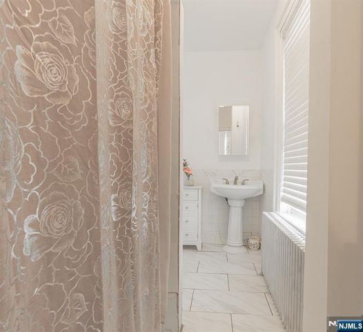 69 Chestnut Street, Lodi, NJ 07644