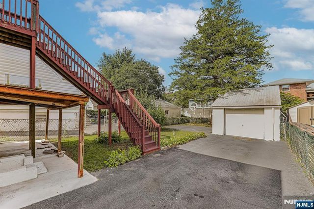 69 Chestnut Street, Lodi, NJ 07644