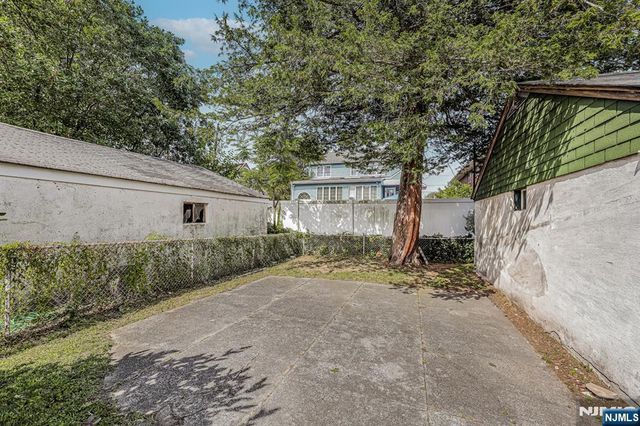 69 Chestnut Street, Lodi, NJ 07644