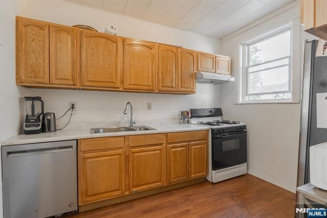 69 Chestnut Street, Lodi, NJ 07644