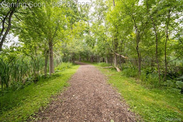 5060 Harbor Oak Drive 49, Waterford Charter Township, MI 48329
