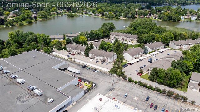 5060 Harbor Oak Drive 49, Waterford Charter Township, MI 48329