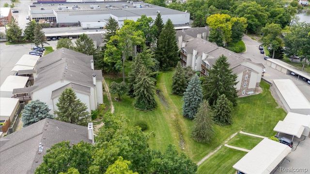 5060 Harbor Oak Drive 49, Waterford Charter Township, MI 48329