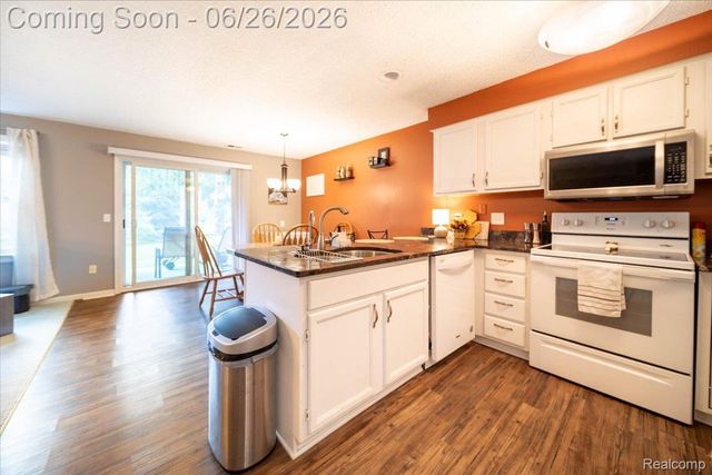 5060 Harbor Oak Drive 49, Waterford Charter Township, MI 48329
