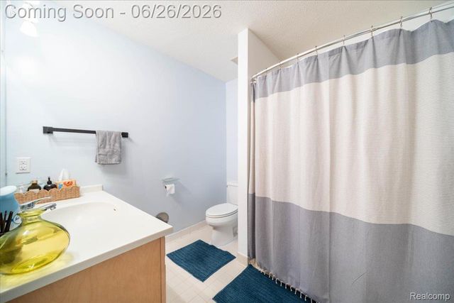 5060 Harbor Oak Drive 49, Waterford Charter Township, MI 48329