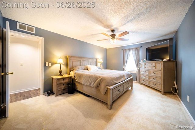 5060 Harbor Oak Drive 49, Waterford Charter Township, MI 48329