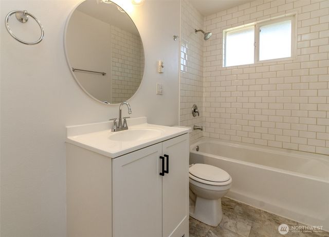 110 157th Street E, Tacoma, WA 98445