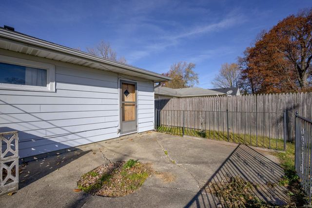 1604 W Cowing Drive, Muncie, IN 47304