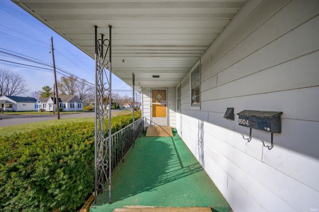 1604 W Cowing Drive, Muncie, IN 47304