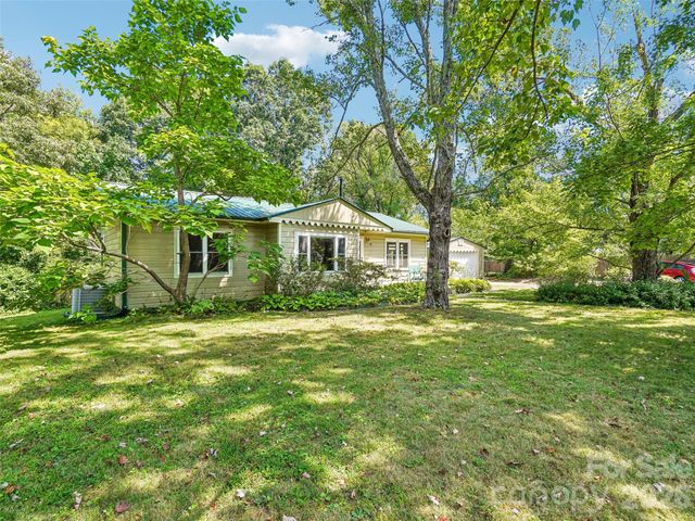 75 Cisco Road, Asheville, NC 28805