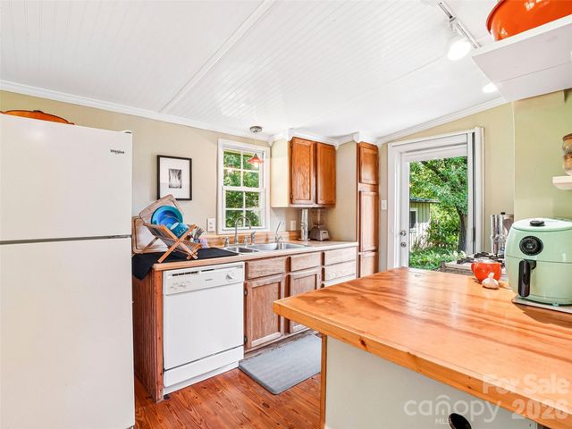 75 Cisco Road, Asheville, NC 28805