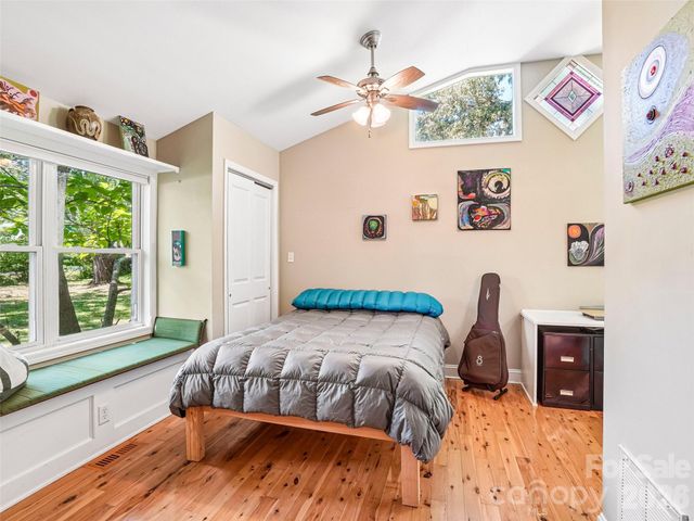 75 Cisco Road, Asheville, NC 28805