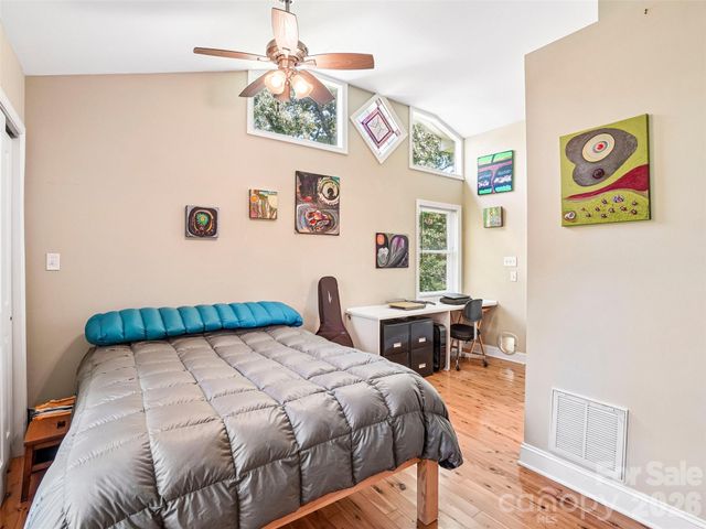 75 Cisco Road, Asheville, NC 28805