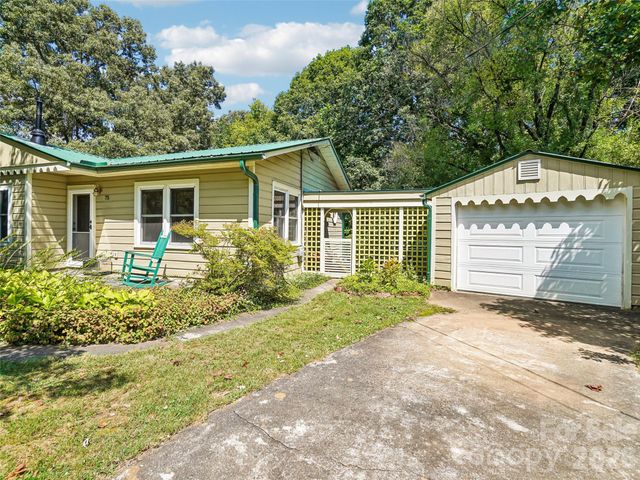 75 Cisco Road, Asheville, NC 28805