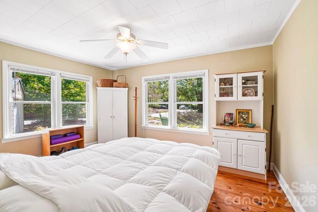 75 Cisco Road, Asheville, NC 28805