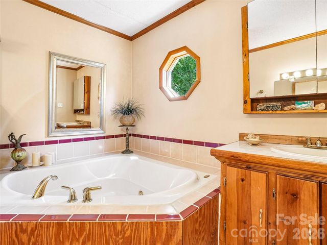 75 Cisco Road, Asheville, NC 28805