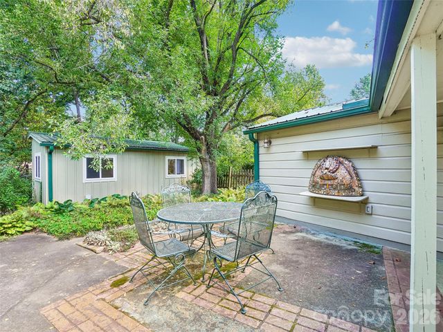 75 Cisco Road, Asheville, NC 28805