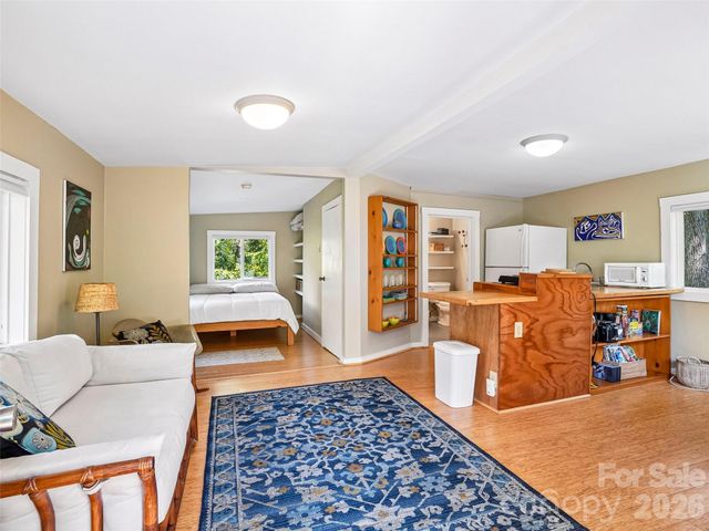 75 Cisco Road, Asheville, NC 28805