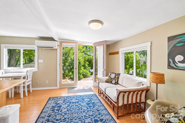 75 Cisco Road, Asheville, NC 28805