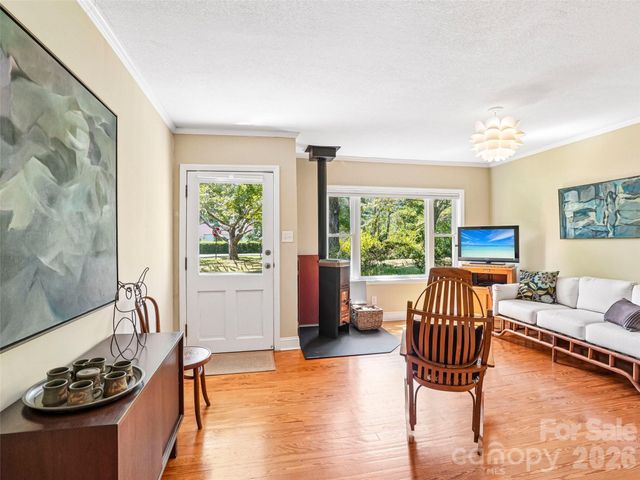 75 Cisco Road, Asheville, NC 28805
