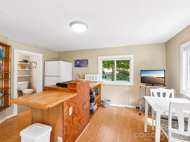 75 Cisco Road, Asheville, NC 28805