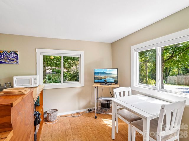 75 Cisco Road, Asheville, NC 28805