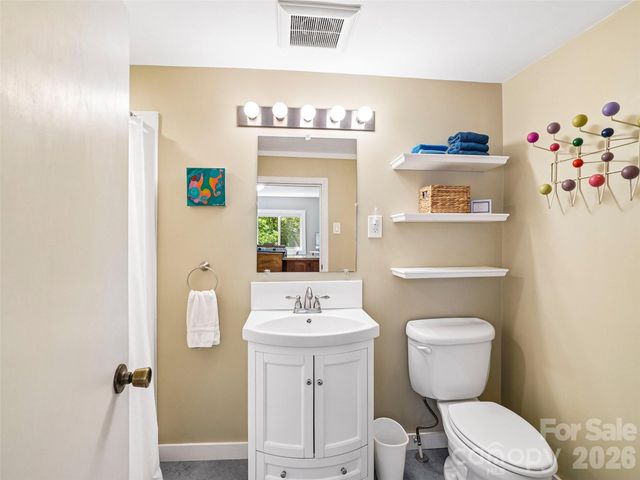 75 Cisco Road, Asheville, NC 28805