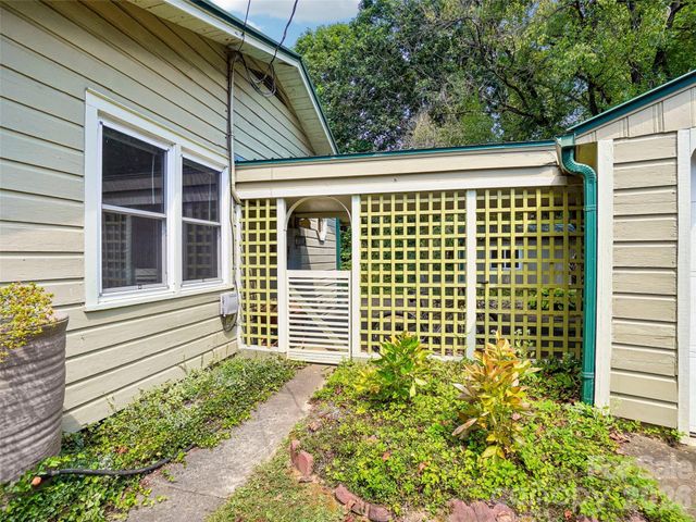 75 Cisco Road, Asheville, NC 28805