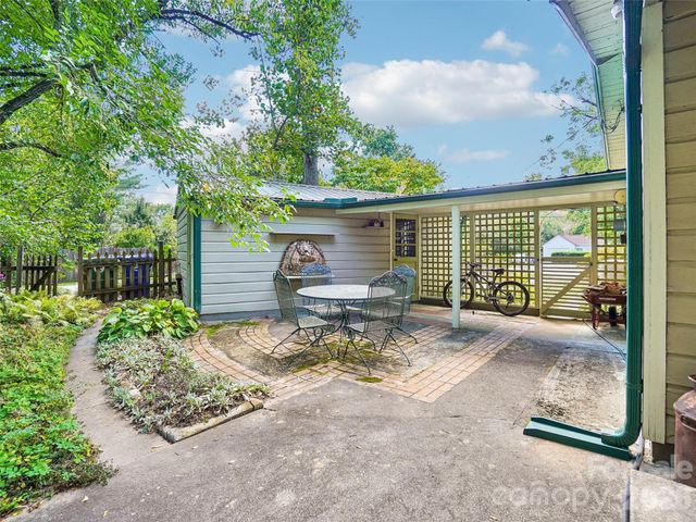 75 Cisco Road, Asheville, NC 28805