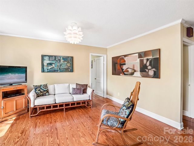 75 Cisco Road, Asheville, NC 28805