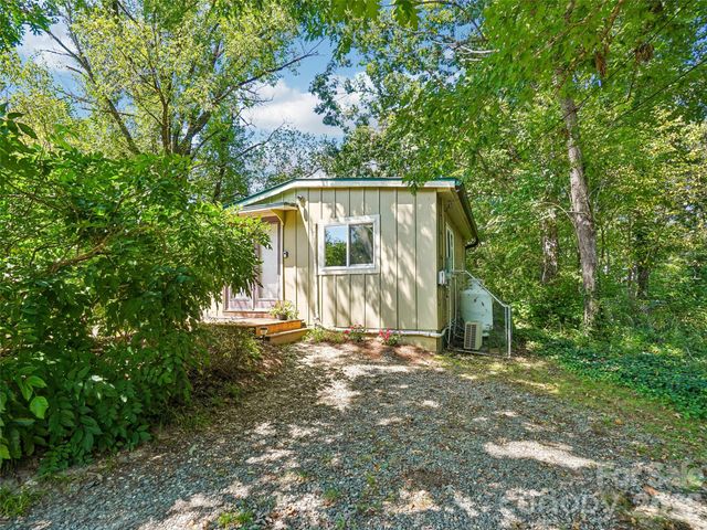 75 Cisco Road, Asheville, NC 28805