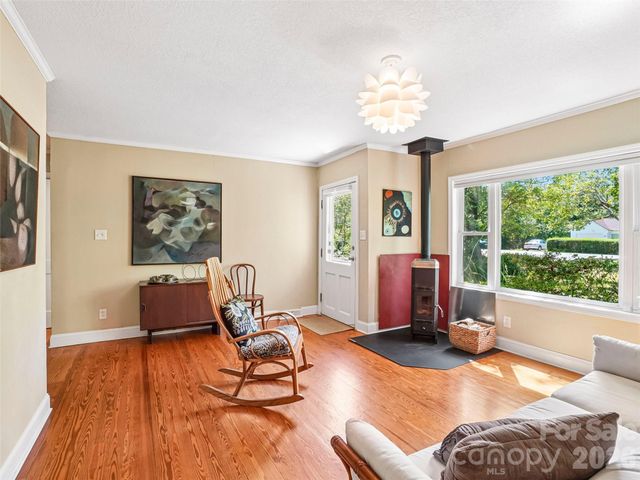 75 Cisco Road, Asheville, NC 28805