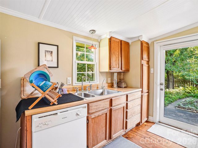75 Cisco Road, Asheville, NC 28805