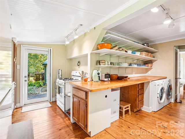 75 Cisco Road, Asheville, NC 28805