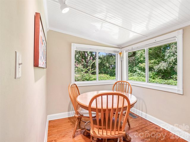 75 Cisco Road, Asheville, NC 28805