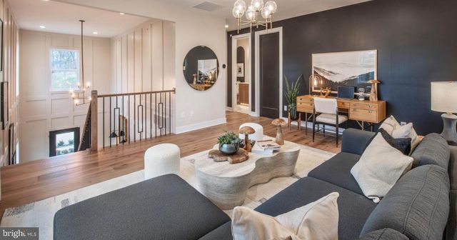 4 OAKWOOD LN, Sellersville, PA 18960