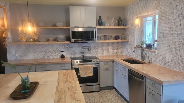 818 NW 28th Court, Wilton Manors, FL 33311