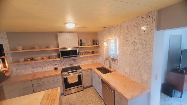 818 NW 28th Court, Wilton Manors, FL 33311