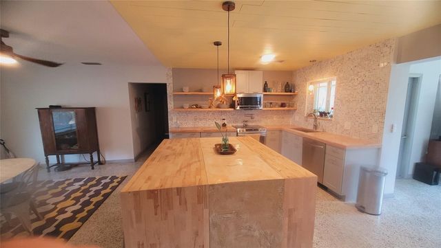 818 NW 28th Court, Wilton Manors, FL 33311